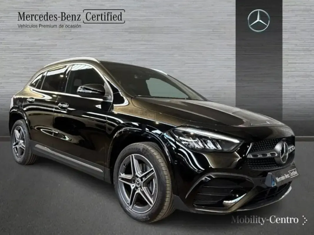 Usado Mercedes GLA250 163 CV (119 kW) 2025 Negro noche SUV