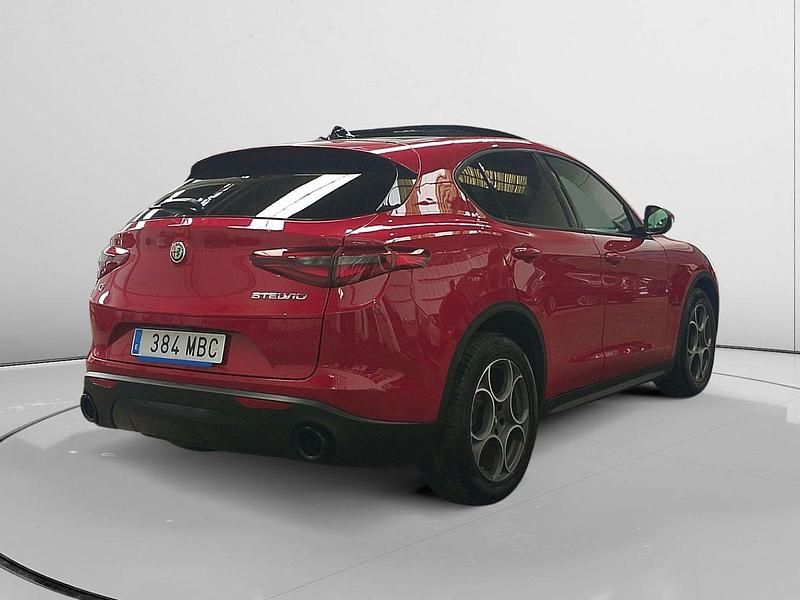 Usado Alfa Romeo Stelvio Sprint 190 CV (139 kW) 2022 Rojo SUV