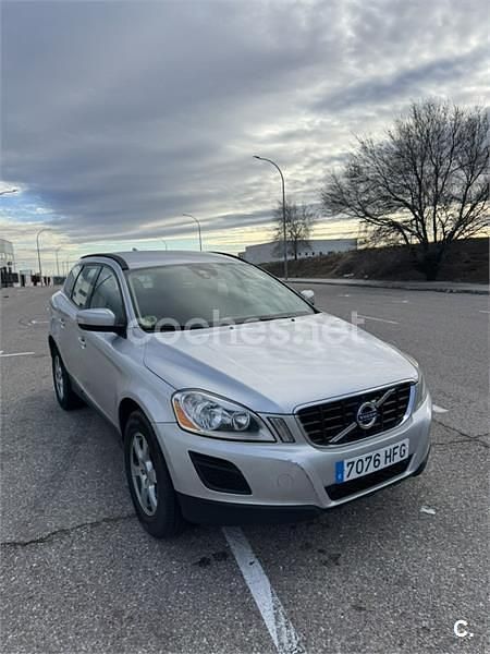 Usado Volvo XC60 Momentum 136 CV (100 kW) 2011 Gris / plata SUV
