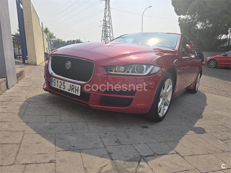 Usado Jaguar XE Portfolio 180 CV (132 kW) 2016 Rojo Berlina