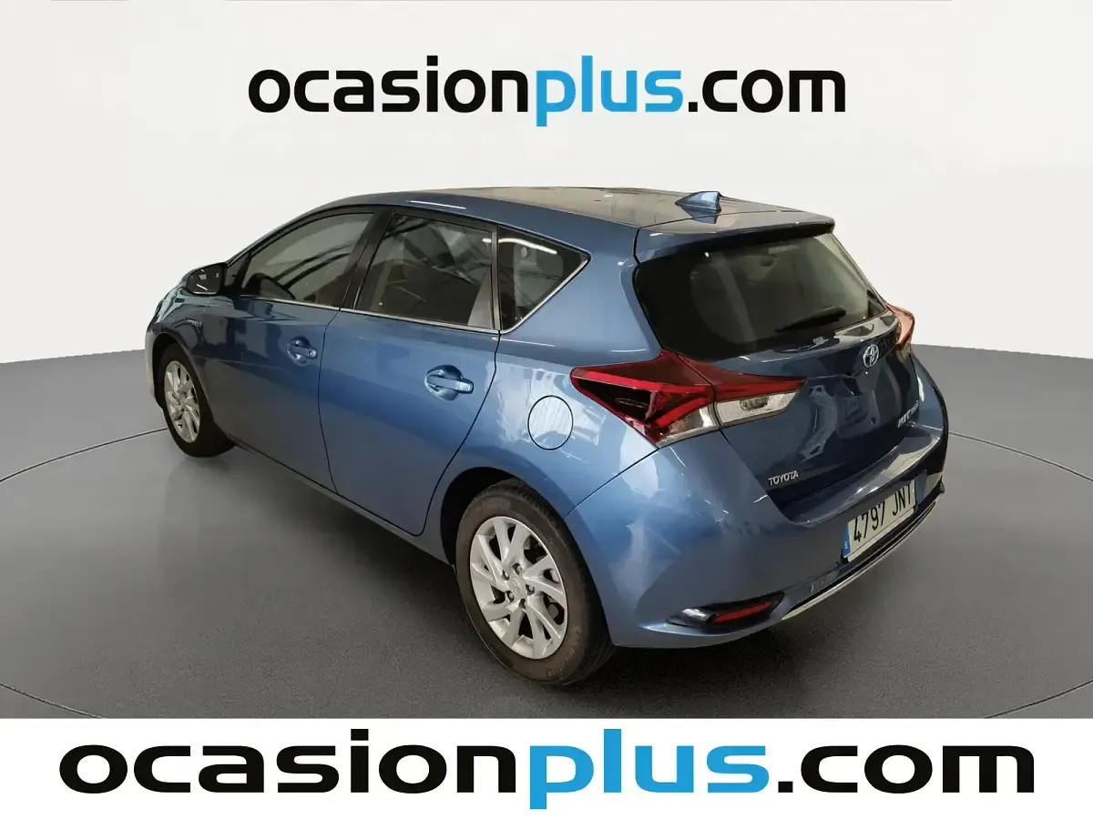 Usado Toyota Auris Hybrid Active 136 CV (100 kW) 2016 Azul Berlina