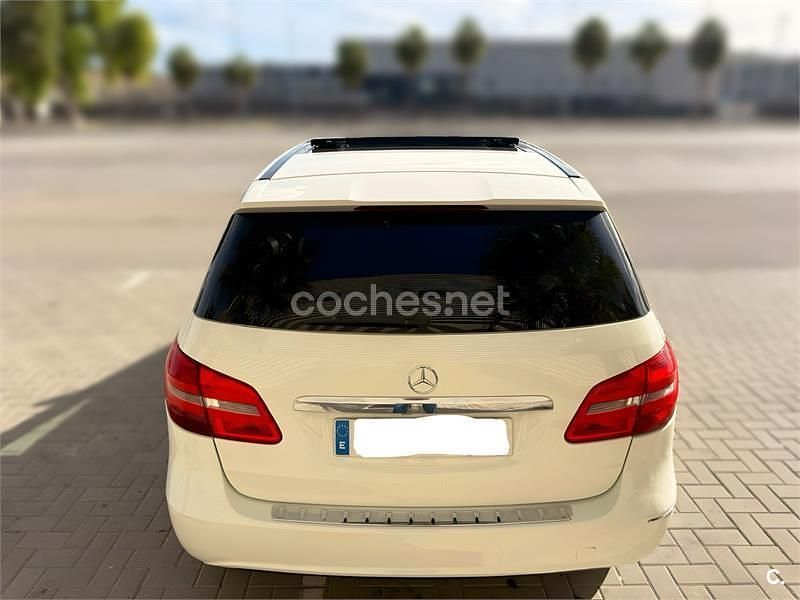 Usado Mercedes B180 109 CV (80 kW) 2013 Blanco Monovolumen