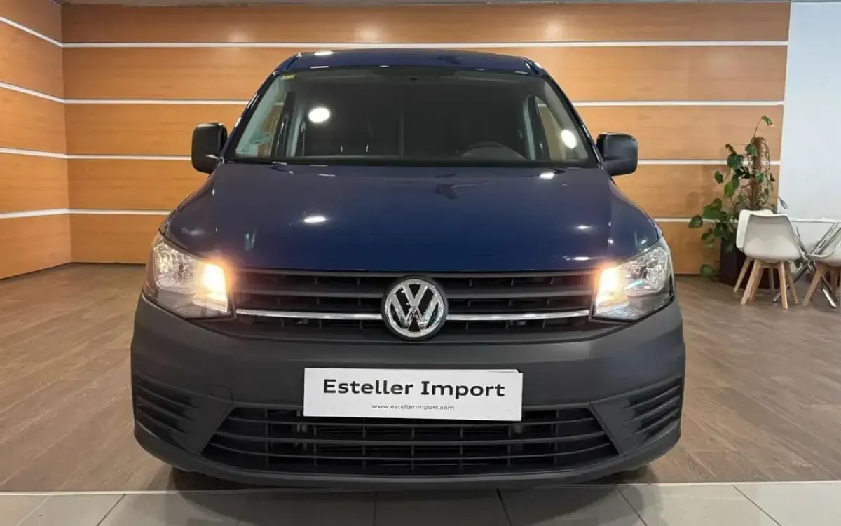 Usado VW Caddy Maxi 102 CV (75 kW) 2020 Azul Monovolumen