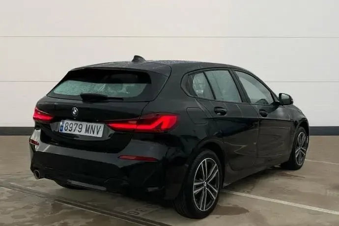 Usado BMW 118 Comfort Edition 136 CV (100 kW) 2024 Negro Utilitario