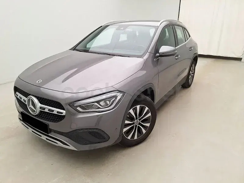 Usado Mercedes GLA200 150 CV (110 kW) 2022 Gris / plata SUV