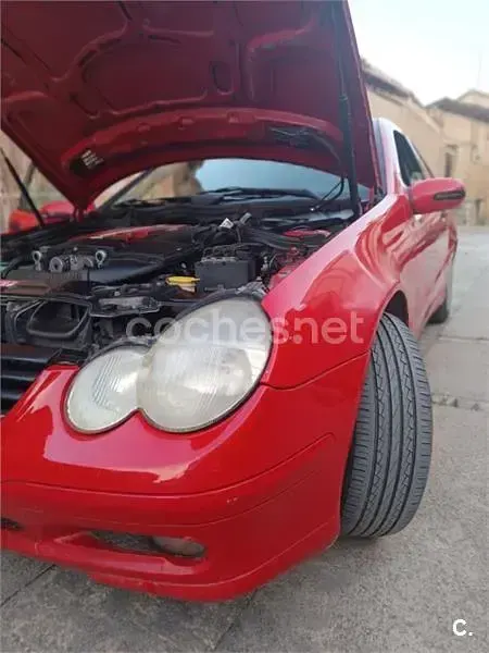 Usado Mercedes C180 143 CV (105 kW) 2002 Rojo Berlina