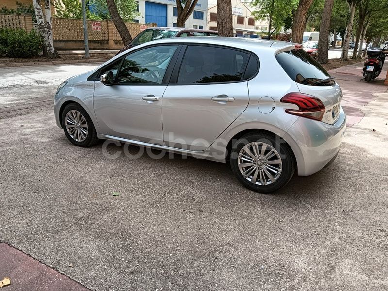 Gris Usado 2018 Peugeot 208 Utilitario | 11.800 € (Caro) - Imagen 1/4