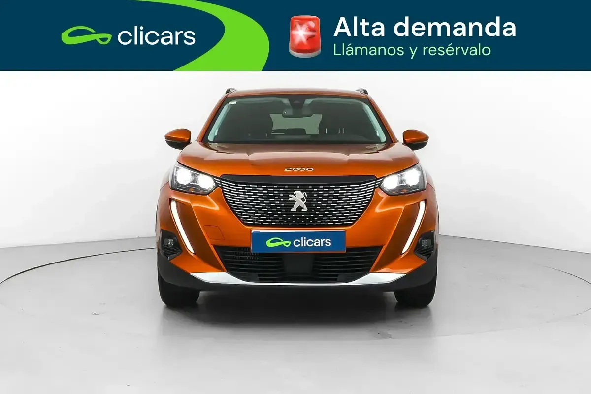 Usado Peugeot 2008 Allure 100 CV (73 kW) 2021 Naranja SUV