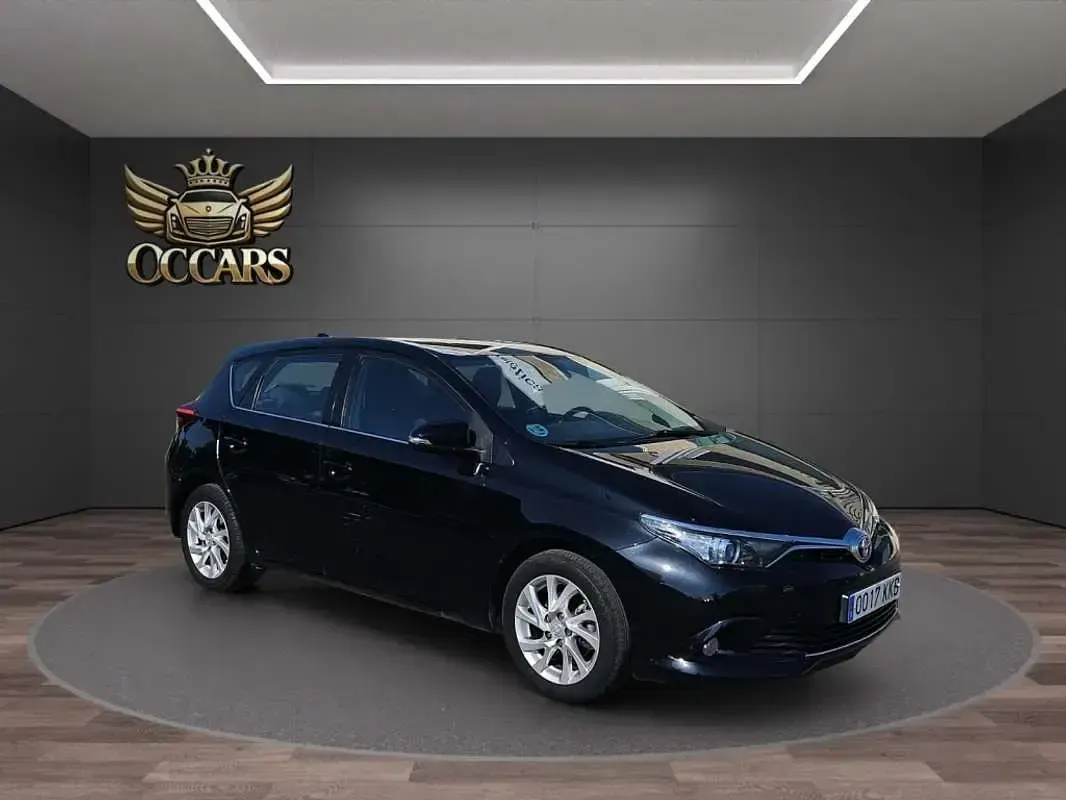 Usado Toyota Auris 116 CV (85 kW) 2018 Negro Utilitario