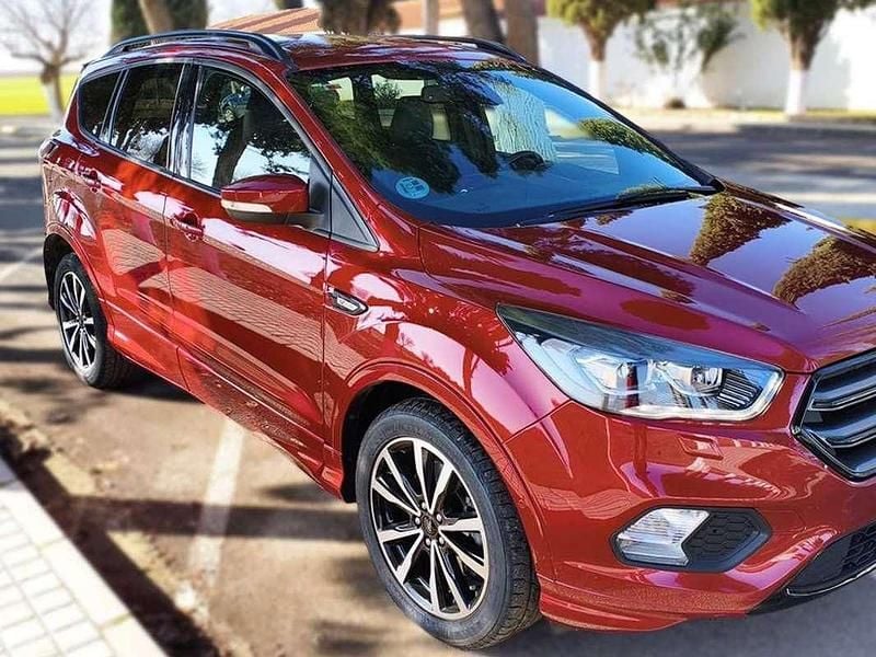Usado Ford Kuga ST-Line 150 CV (110 kW) 2017 Burdeos SUV