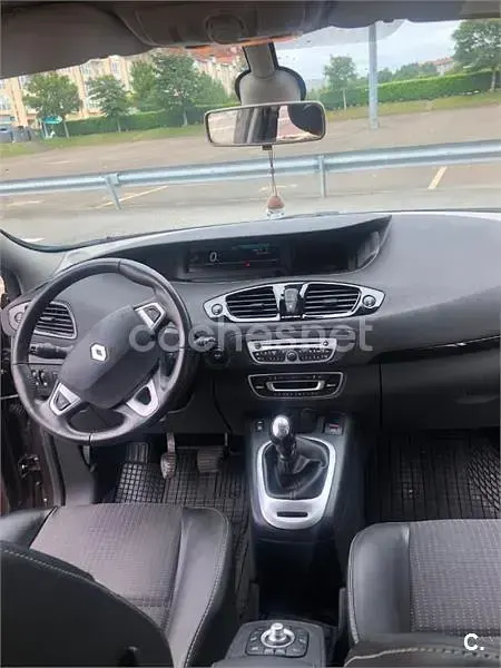 Usado Renault Scénic III Dynamique 130 CV (95 kW) 2011 Beige Monovolumen