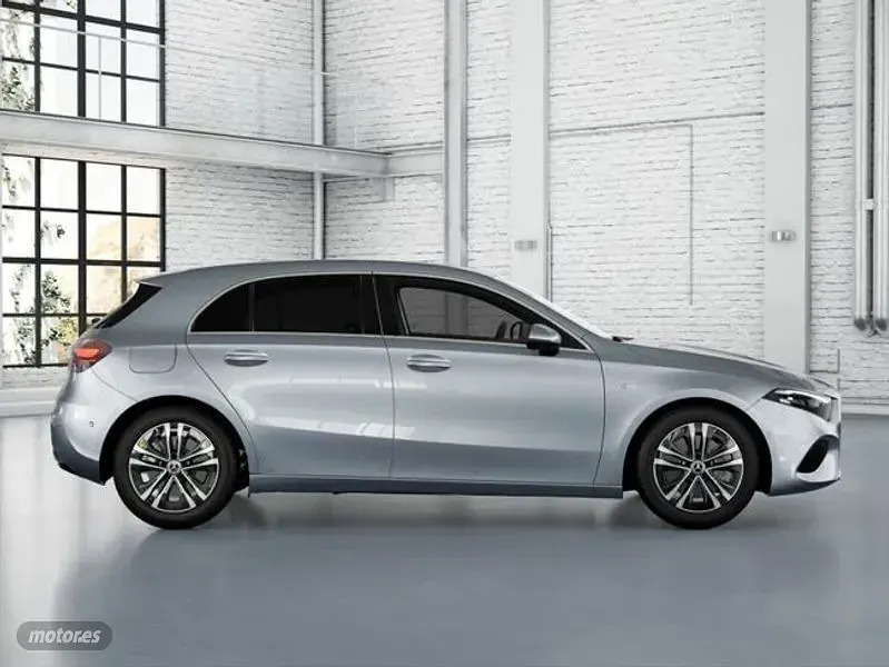 Usado Mercedes A250 217 CV (159 kW) 2025 Plateado Berlina