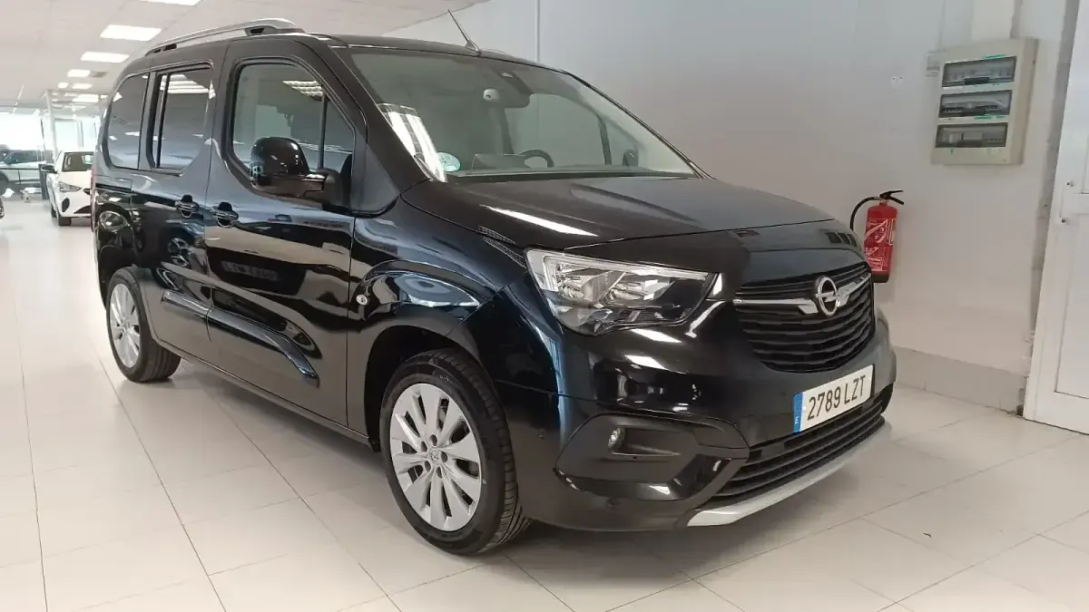 Usado Opel Combo Elegance 131 CV (96 kW) 2022 Otro Monovolumen