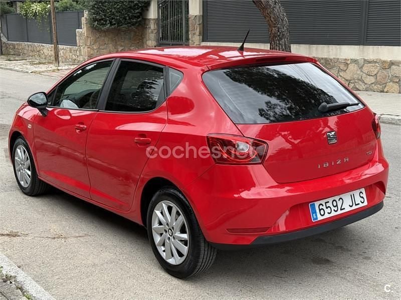 Käytetty Seat Ibiza Reference 90 HP (66 kW) 2016 Punainen Sedan