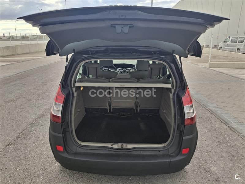 Usado Renault Scénic II 105 CV (77 kW) 2006 Negro Monovolumen