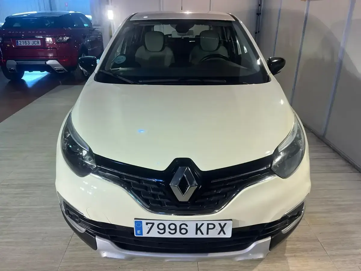 Usado Renault Captur Intens 90 CV (66 kW) 2018 Beige SUV