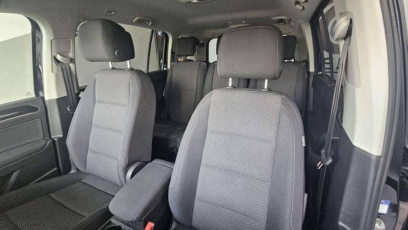Usado VW Touran Advance 150 CV (110 kW) 2023 Negro Monovolumen