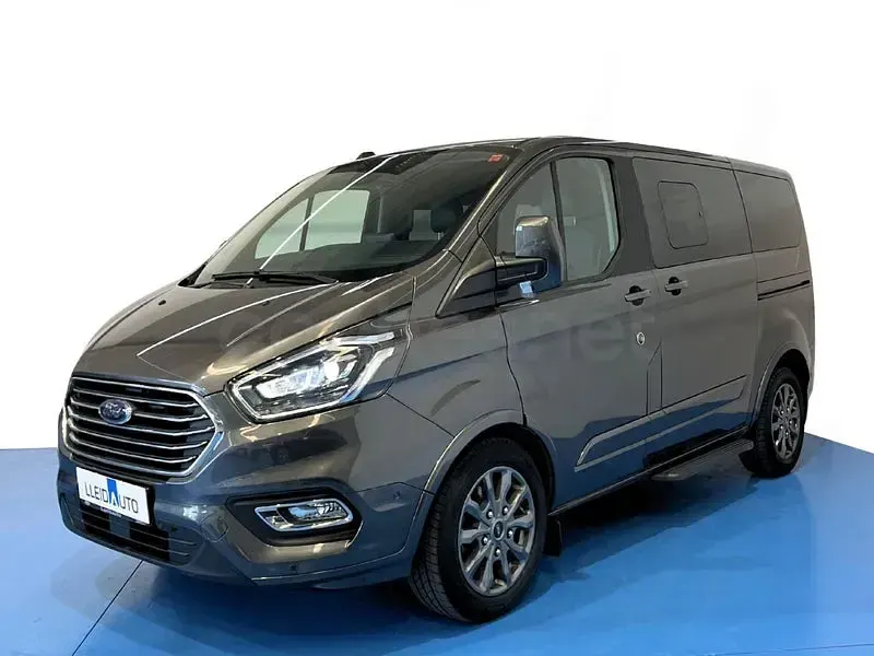 Usado Ford Tourneo Titanium X 185 CV (136 kW) 2021 Gris / plata Monovolumen
