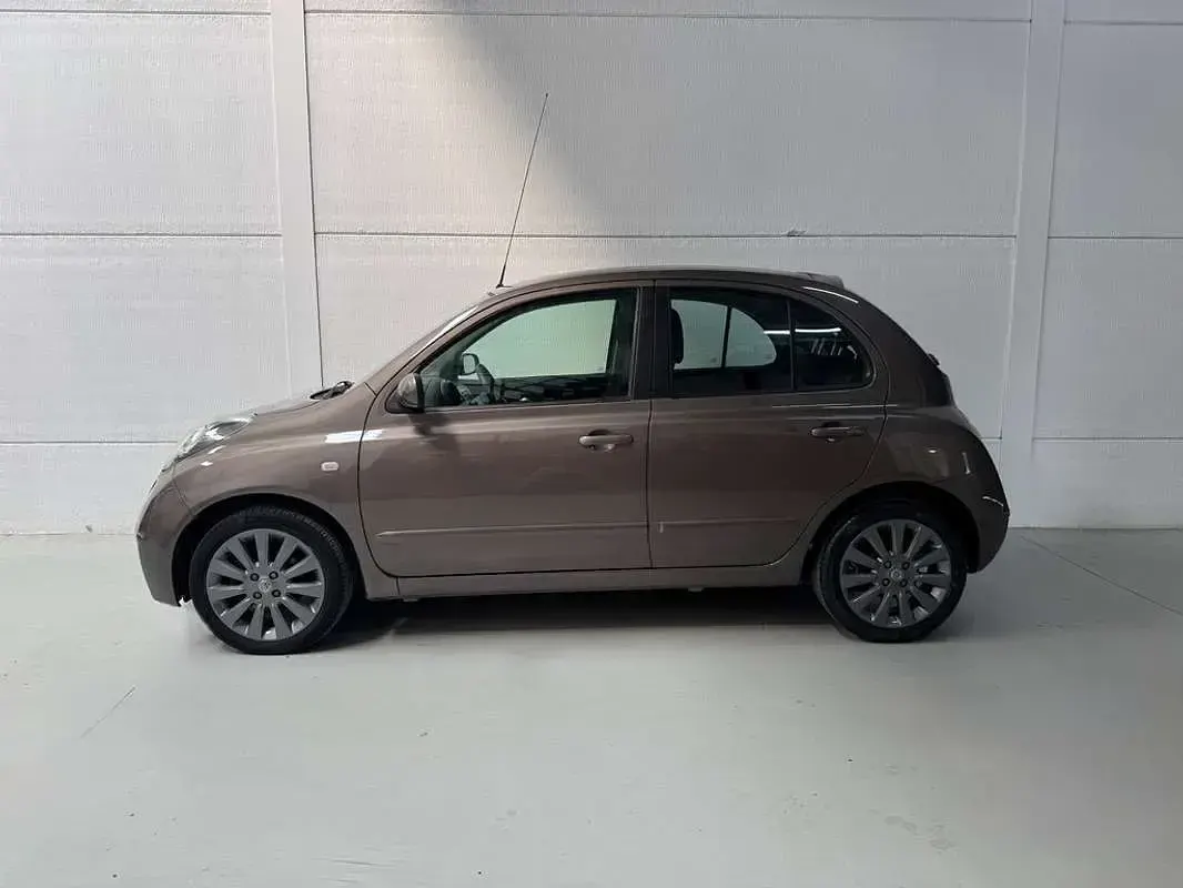 Usado Nissan Micra Tekna 88 CV (64 kW) 2008 Marrón Utilitario
