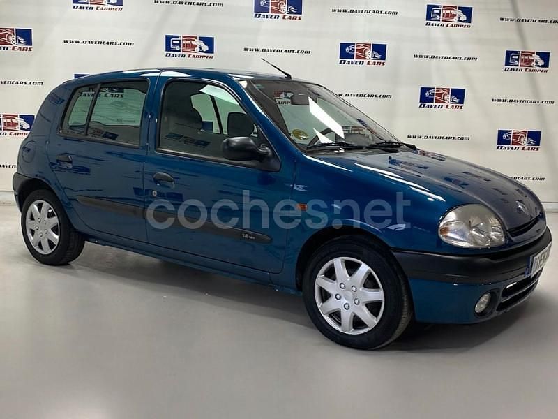 Usado Renault Clio II Expression 75 CV (55 kW) 2001 Verde Berlina