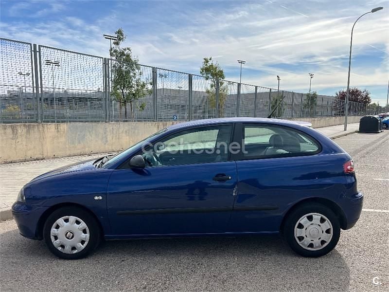 Usado Seat Ibiza Stella 64 CV (47 kW) 2002 Azul Berlina