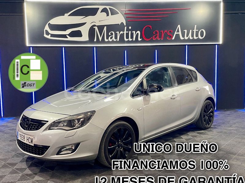 Gris / plata Usado 2011 Opel Astra Cosmo Berlina | 7390 € (Precio justo) - Imagen 1/4