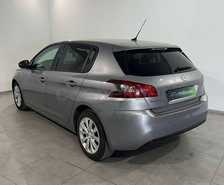 Usado Peugeot 308 Style 130 CV (95 kW) 2019 Gris / plata Berlina