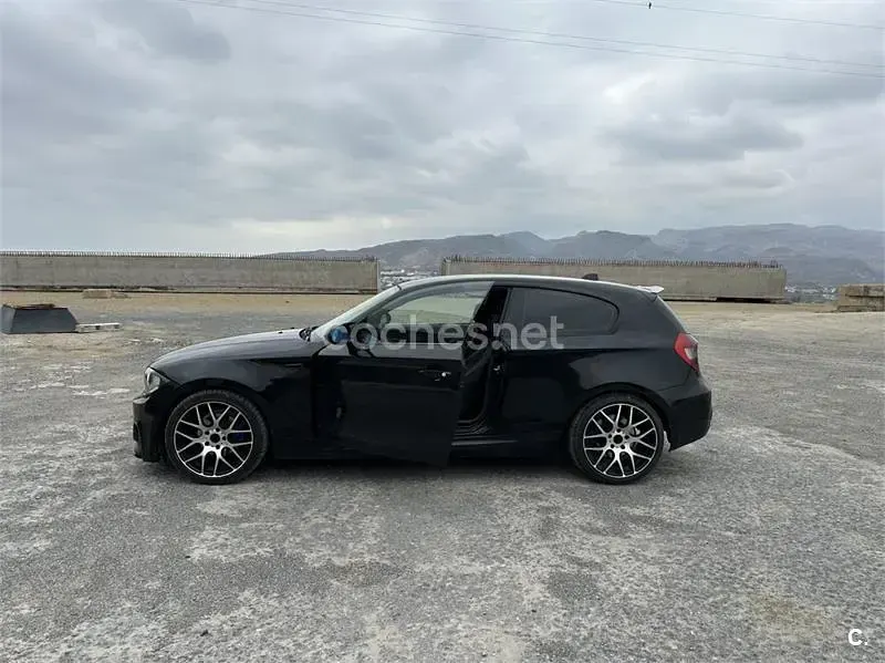 Usado BMW 118 Sport Line 143 CV (105 kW) 2009 Negro Utilitario