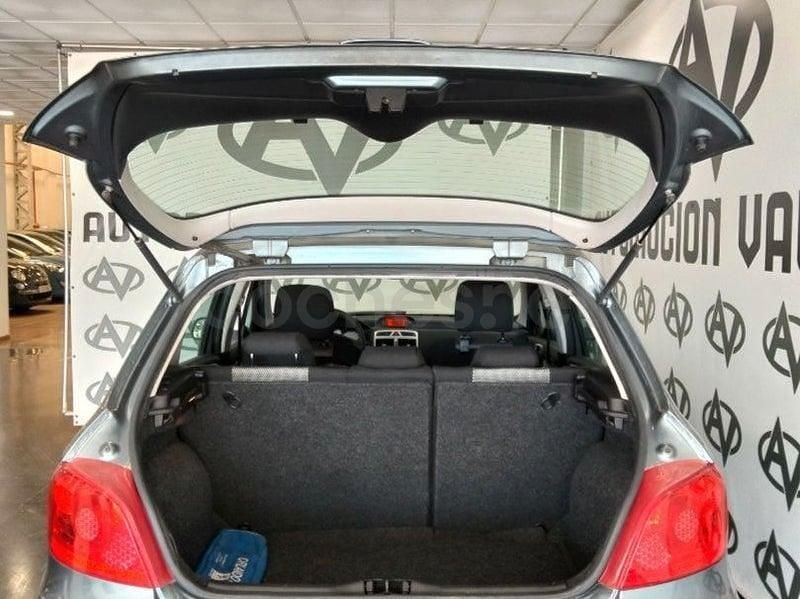 Usado Peugeot 307 90 CV (66 kW) 2007 Gris / plata Berlina