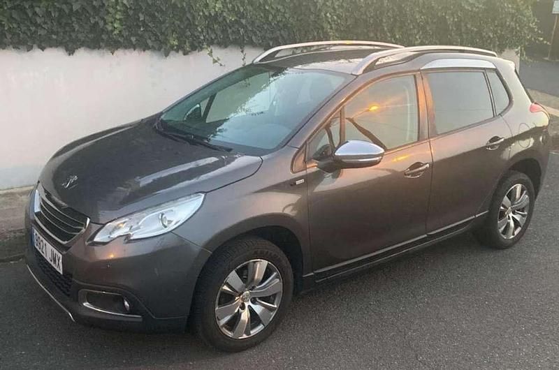 Usado Peugeot 2008 Style 100 CV (73 kW) 2016 Gris / plata SUV