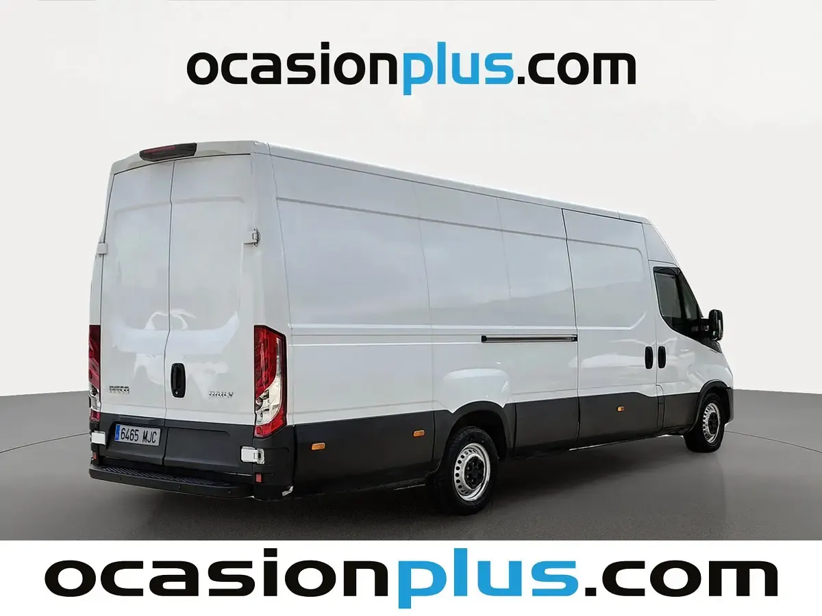 Usado Iveco Daily 156 CV (114 kW) 2023 Blanco Familiar