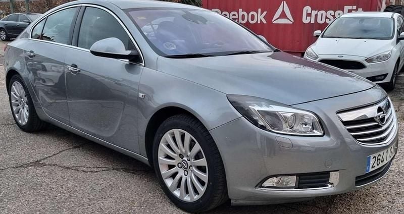 Gris / plata Usado 2010 Opel Insignia Cosmo Berlina | 6500 € (Precio justo) - Imagen 1/4