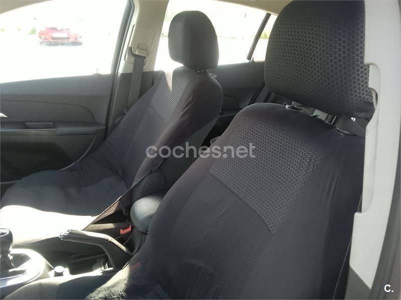 Usado Chevrolet Cruze LT 130 CV (95 kW) 2013 Gris / plata Berlina
