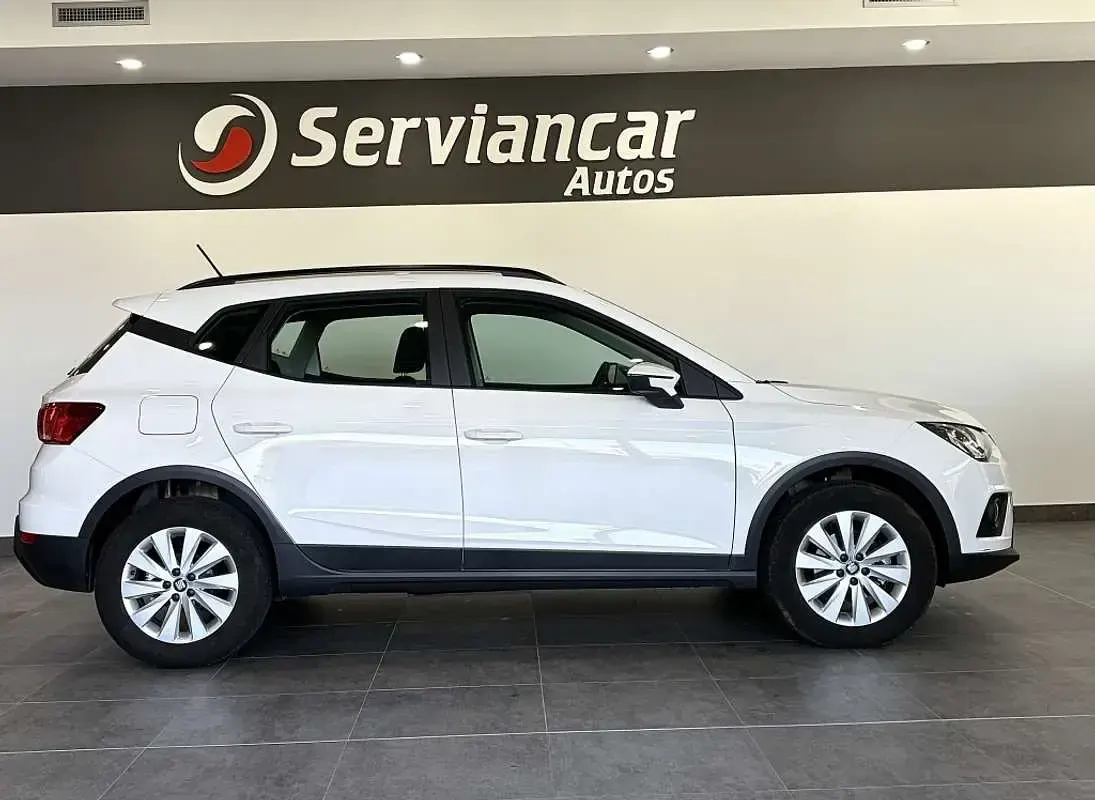 Usado Seat Arona Style 110 CV (80 kW) 2021 Blanco SUV