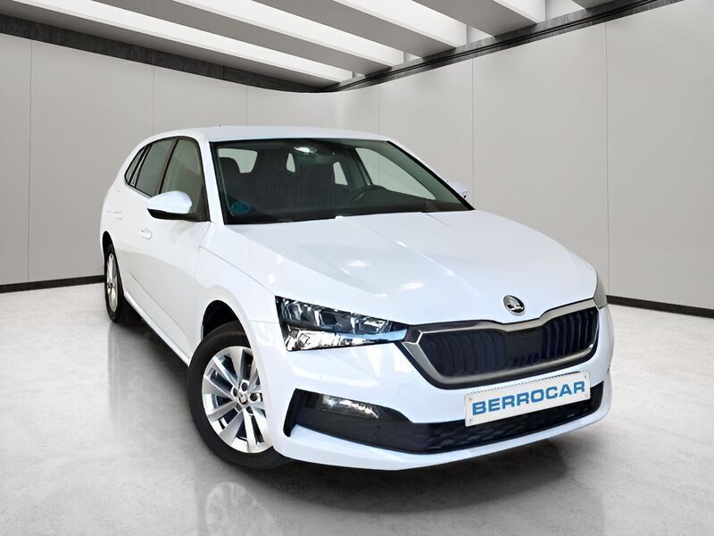 Blanco Usado 2023 Skoda Scala Ambition Utilitario | 17.990 € (Precio justo) - Imagen 1/4