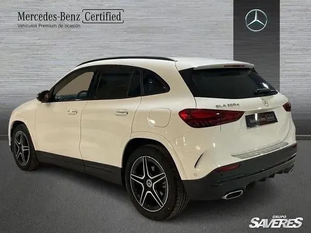 Usado Mercedes GLA200 150 CV (110 kW) 2025 Blanco polar SUV