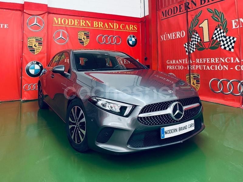 Usado Mercedes A180 116 CV (85 kW) 2022 Gris / plata Berlina