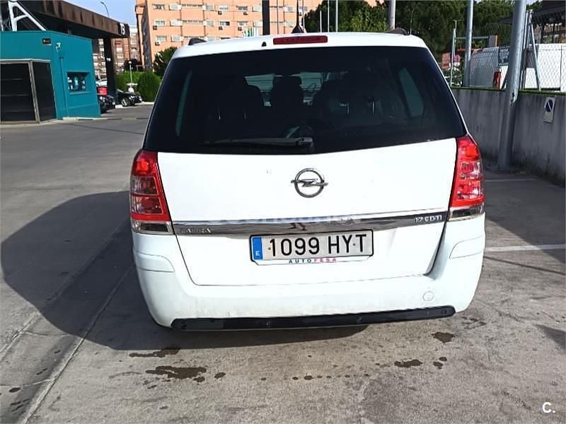 Usado Opel Zafira Family 110 CV (80 kW) 2014 Blanco Monovolumen