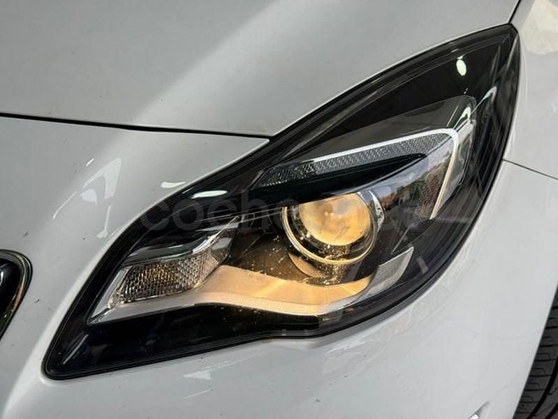 Usado Opel Insignia Selective 136 CV (100 kW) 2017 Blanco Berlina