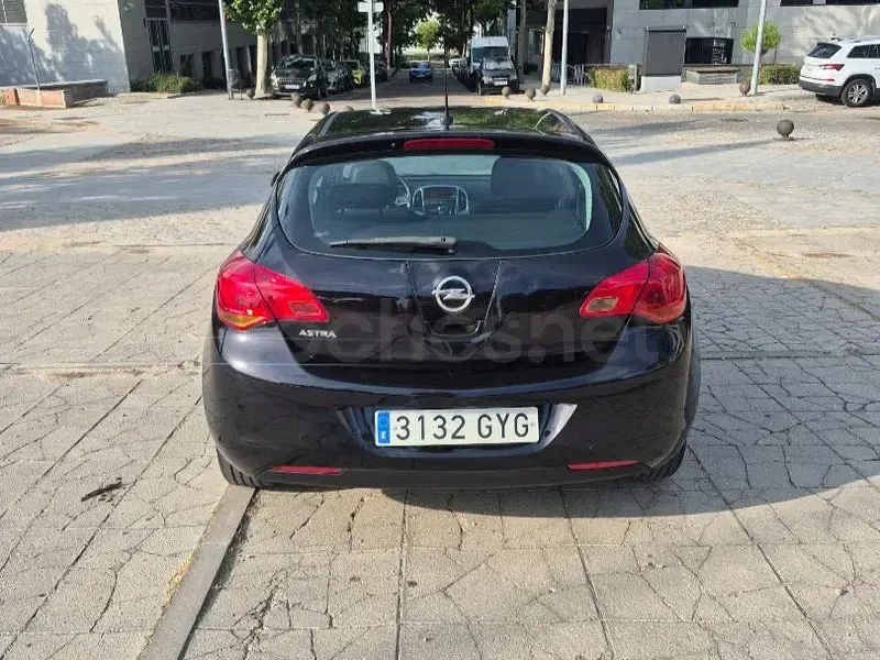 Usado Opel Astra Enjoy 115 CV (84 kW) 2010 Negro Berlina