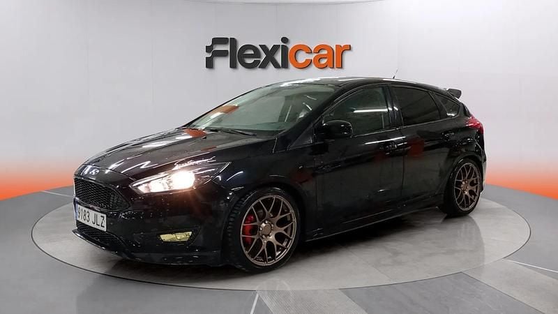 Käytetty Ford Focus ST-Line 125 HP (91 kW) 2016 Musta Sedan