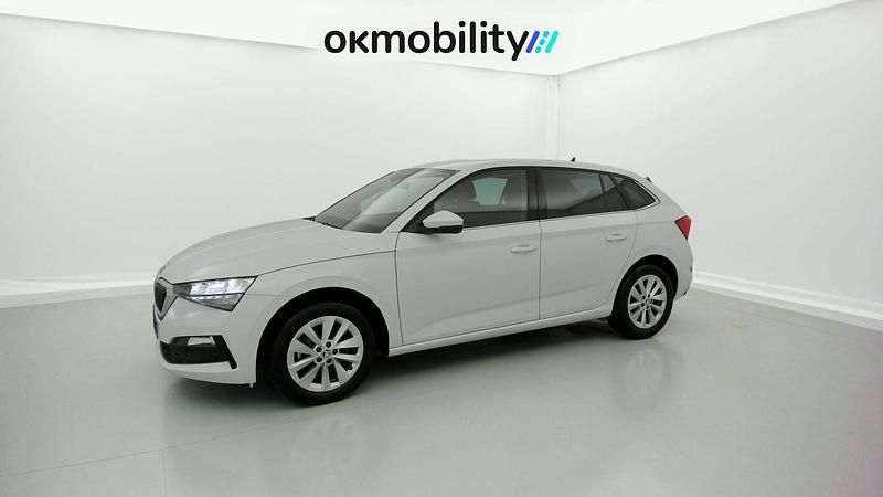 Usado Skoda Scala Ambition 110 CV (80 kW) 2024 Blanco glaciar Utilitario