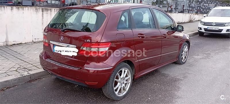 Usado Mercedes B180 Sport Edition 109 CV (80 kW) 2012 Granate Monovolumen