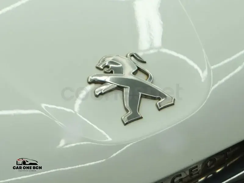 Usado Peugeot 2008 Active 82 CV (60 kW) 2015 Blanco SUV