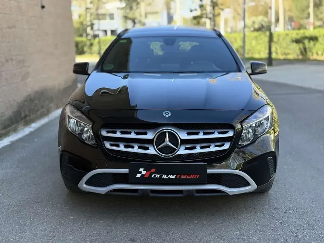 Usado Mercedes GLA200 136 CV (100 kW) 2019 Negro SUV