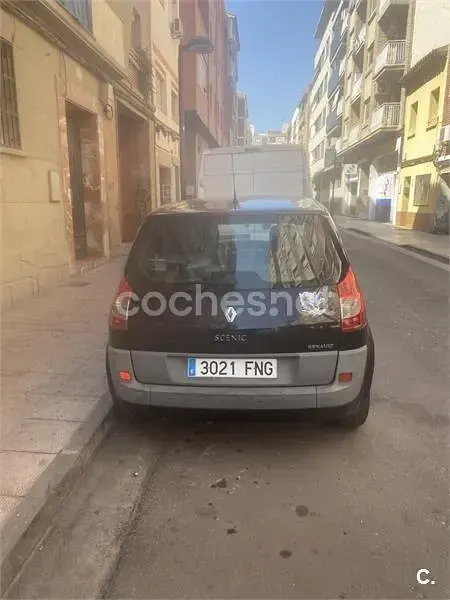 Usado Renault Scénic II Privilege 105 CV (77 kW) 2007 Negro Monovolumen