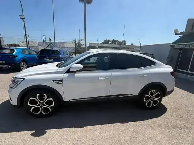 Usado Renault Arkana Techno 145 CV (106 kW) 2023 Blanco SUV