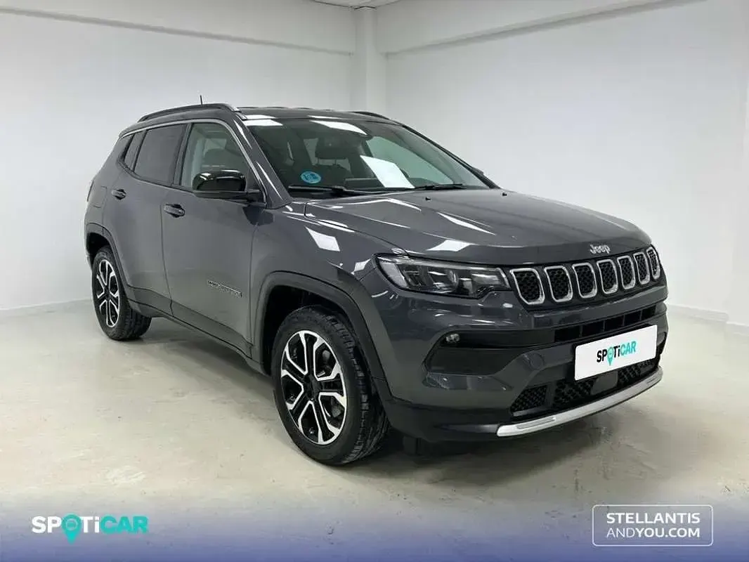 Usado Jeep Compass Limited 131 CV (96 kW) 2022 Gris SUV