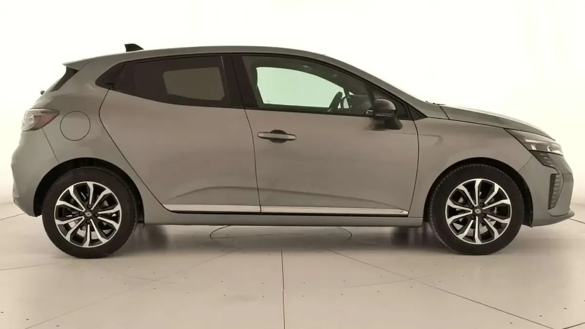 Usado Renault Clio Techno 101 CV (74 kW) 2025 Utilitario