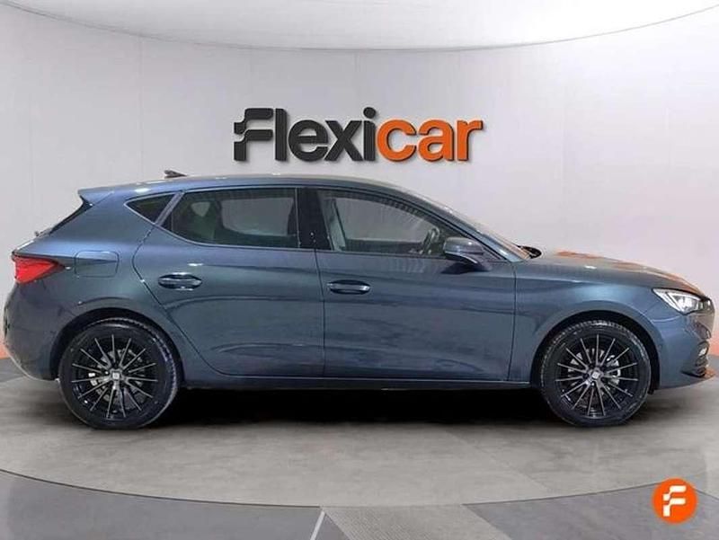 Usado Seat Leon Style 150 CV (110 kW) 2023 Gris Berlina